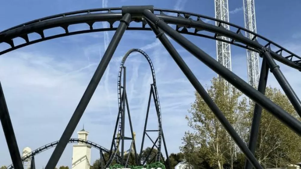 Vlak smrti Batman Gotham City Escape v zabavi&scaron;čnem parku Warner Bros pri Madridu. 