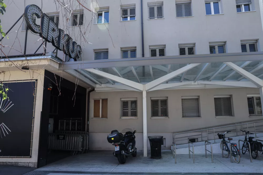 Vsebina izgine, imena ostajajo: ljubljanska poimenovanja od &Scaron;umija do McDonalds'a