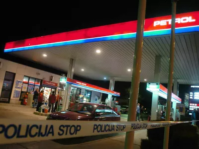 oborožen rop črpalke Petrol - bencinski servis na Celov&scaron;ki cesti v Ljubljani, //FOTO: Matej Pov&scaron;eOPOMBA: ZA OBJAVO V ČASOPISU DNEVNIK