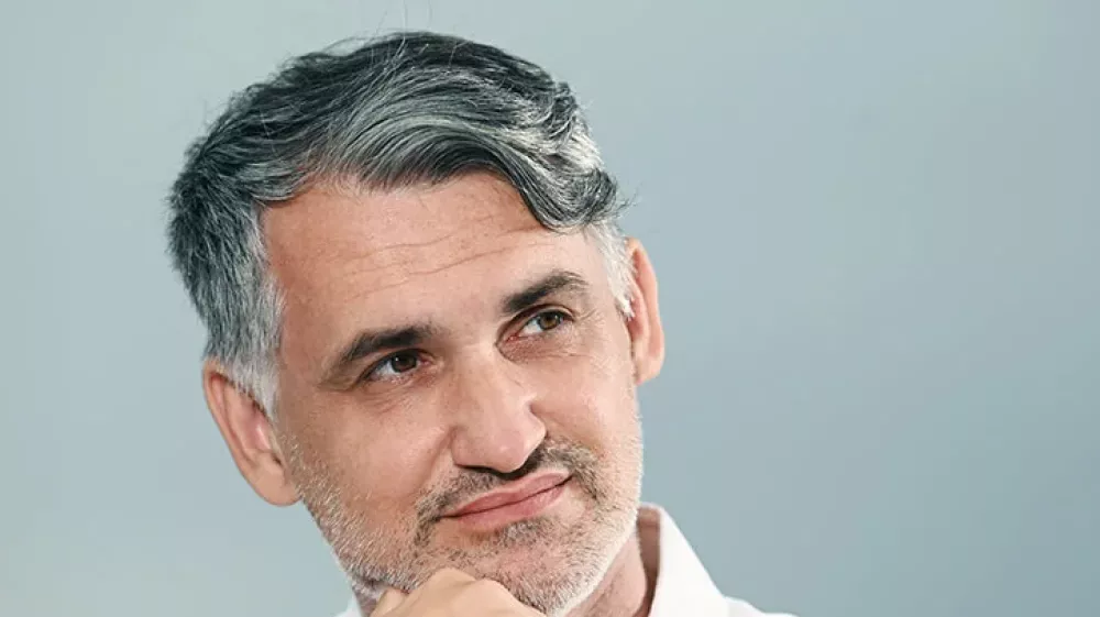 dr. Milan Krajnc je akademik in univerzitetni profesor s področja managementa. 15 let že ima zasebno prakso s področja psihoterapije. 20 let re&scaron;uje krizne situacije v podjetjih in v družinskih podjetjih. Napisal je več, kot 300 knjig s področja vodenja in odnosov.