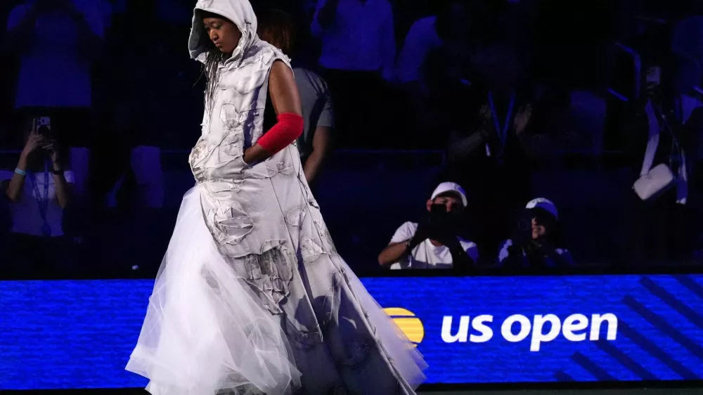 Tennis - U.S. Open - Flushing Meadows, New York, United States - August 31, 2026 Japan's Naomi Osaka arrives on court ahead of her first round match against Russia's Anastasia Zakharova IMAGN IMAGES via Reuters/Robert Deutsch   TPX IMAGES OF THE DAY