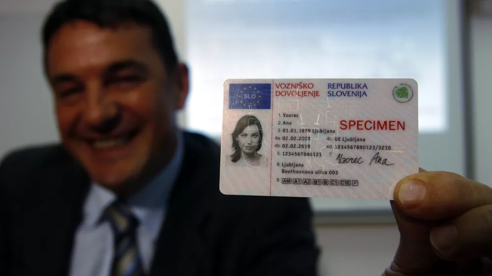 - novo vozni&scaron;ko dovoljenje v obliki polikarbonatne kartice /FOTO: Bojan VelikonjaOPOMBA: ZA OBJAVO V ČASOPISU DNEVNIK / Foto: Bojan Velikonja