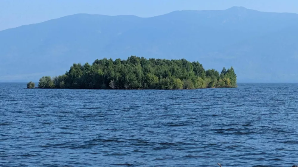 otok na jezeru v Kanadi