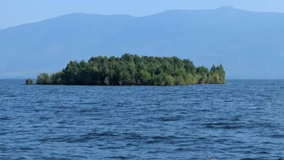 otok na jezeru v Kanadi