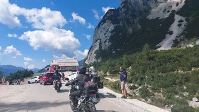 Kaos Vršič gneča vozil