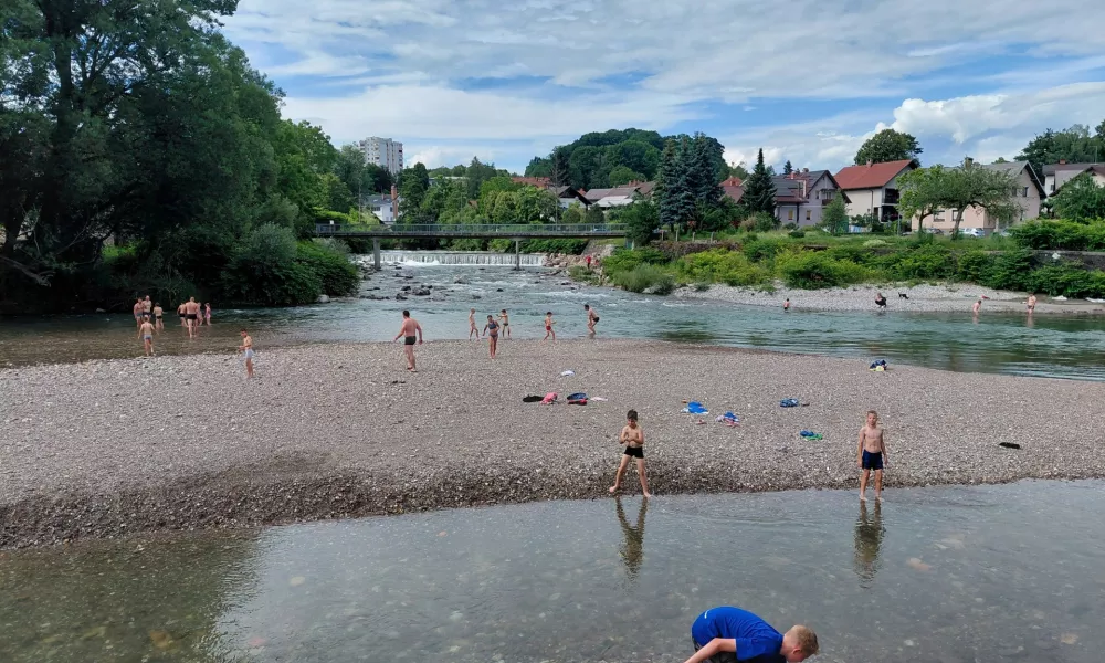 Kopanje na slepo v vodah brez nadzora