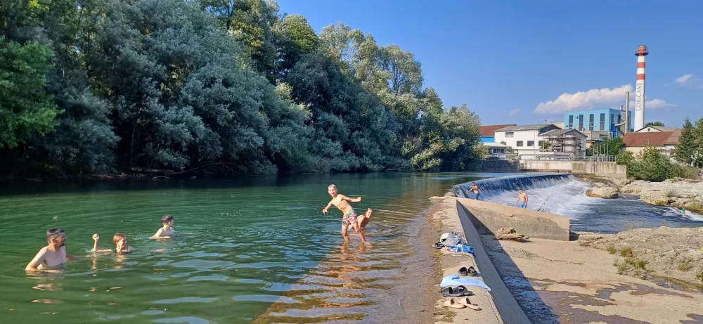 Kopanje na slepo v vodah brez nadzora