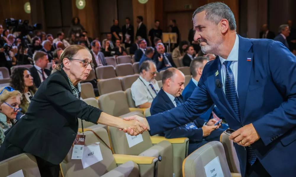 Bled, Festivalna dvorana.Blejski strateski forum 2026.Panel zunanjih ministrov z naslovom Geopoliticni pretresi: Srednja in jugovzhodna Evropa v svetu koridorjev, varnosti in siritve.Izraelska veleposlanica veleposlanica Ruth Cohen-Dar in minister za zunanje in evropske zadeve Tone Kajzer.