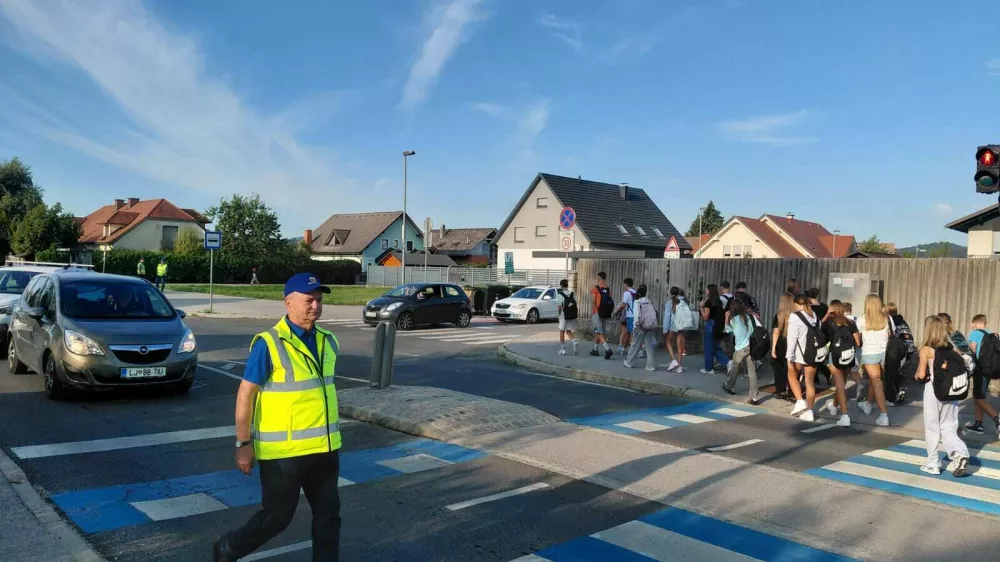Tomaž Kermavner že 15 let varuje prehod za pe&scaron;ce pri Osnovni &scaron;oli Brezovica. 