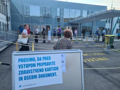Tolmin, Zdravstveni dom.Do 7.45 je vrsta cakajocih za opredelitveni listek pri druzinski zdravnici prakticno skopnela.Foto: Primorski val