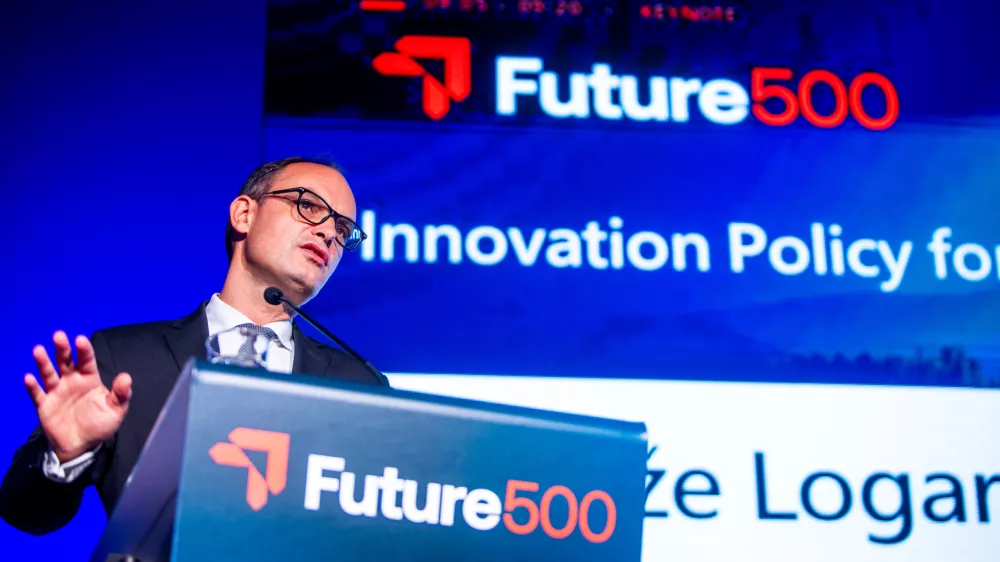 Bled, Sokolski dom.Odprtje Future 500 foruma v sodelovanju z IEDC - Poslovno solo Bled in Blejskim strateskim forumom.Minister za gospodarstvo, delo in sport Anze Logar.