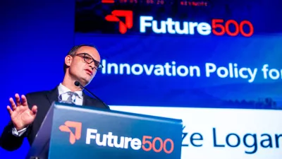 Bled, Sokolski dom.Odprtje Future 500 foruma v sodelovanju z IEDC - Poslovno solo Bled in Blejskim strateskim forumom.Minister za gospodarstvo, delo in sport Anze Logar.