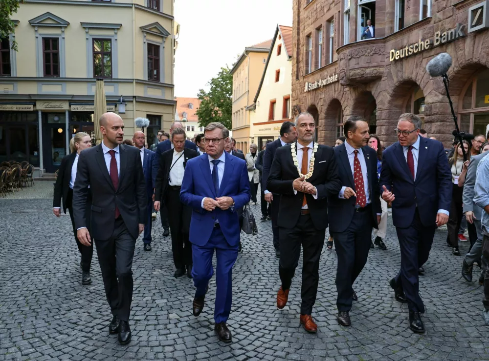 Thuringia's Minister-President Mario Voigt, Poland's Foreign Minister Radoslaw Sikorski, German Foreign Minister Johann Wadephul, France's Minister for Europe and Foreign Affairs Jean-Noel Barrot, and Weimar mayor Peter Kleine walk to Goethe House, on the day of a Weimar Triangle meeting in Weimar, Germany, September 3, 2026.  REUTERS/Karina Hessland