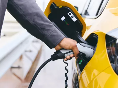 Splo&scaron;ni znanstveni konsenz je, da so električni avti za okolje veliko bolj&scaron;a izbira. / Foto: Istock