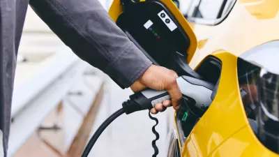 Splo&scaron;ni znanstveni konsenz je, da so električni avti za okolje veliko bolj&scaron;a izbira. / Foto: Istock