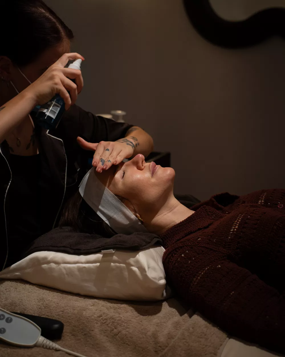 Tretmaji trajajo približno od 30 do 90 minut, ob koncu pa je mogoče izbrati tudi tako imenovani &raquo;2snooze&laquo;, dodatnih deset minut prijetne masaže obraza. F Facial Nap