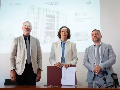 Ljubljana, NUK.Novinarska konferenca Univerze v Ljubljani, Narodne in univerzitetne knjiznice (NUK) in Centralne tehniske knjiznice Univerze v Ljubljani (CTK) o sodelovanju pri projektu NUK 2.Rektor ljubljanske univerze Gregor Majdic, ravnateljica NUK Jana Kolar in v. d. direktorja CTK Tilen Mandelj.