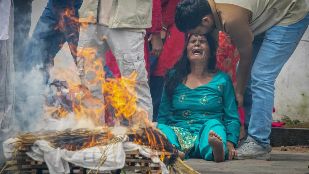 The wife of Bishi Pandey, who lost his life in the deadly flash floods and a mudslide, mourns during his cremation ritual using an effigy as his body remains missing, on the premises of Pashupatinath Temple in Kathmandu, Nepal, September 3, 2026. REUTERS/Adnan Abidi   TPX IMAGES OF THE DAY