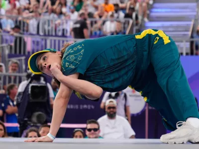 FILE - Australia's Rachael Gunn, known as B-Girl Raygun, competes during the Round Robin Battle at the breaking competition at La Concorde Urban Park at the 2024 Summer Olympics, on Aug. 9, 2024, in Paris, France. (AP Photo/Frank Franklin, File) / Foto: Frank Franklin Ii