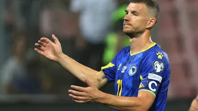 Soccer Football - UEFA Euro 2024 Qualifier - Group J - Bosnia and Herzegovina v Luxembourg - Bilino Polje Stadium, Zenica, Bosnia and Herzegovina - June 20, 2023 Bosnia and Herzegovina's Edin Dzeko reacts REUTERS/Amel Emric