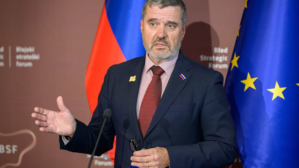 Bled, Rikli Balance HotelBlejski strateski forum 2026.Novinarska konferenca ministra za zunanje in evropske zadeve Toneta Kajzerja.