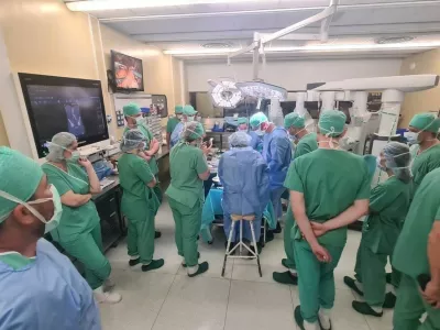 Prva robotska presaditev ledvice