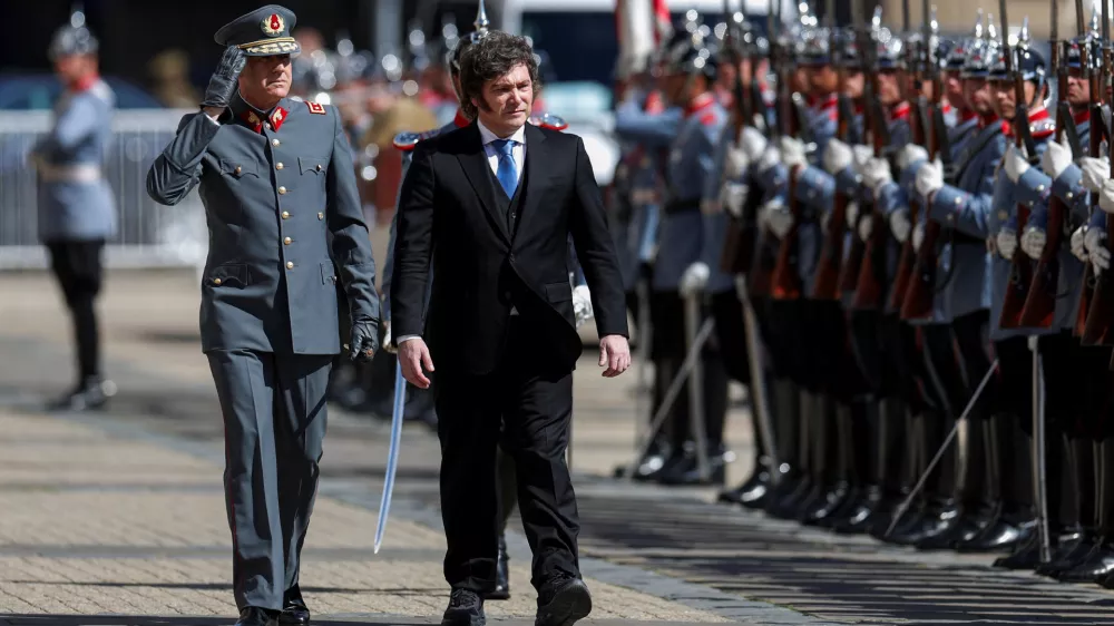 Argentina's President Javier Milei inspects the honor guard before a meeting with Chile's President Jose Antonio Kast at La Moneda Palace in Santiago, Chile, September 3, 2026. REUTERS/Pablo Sanhueza