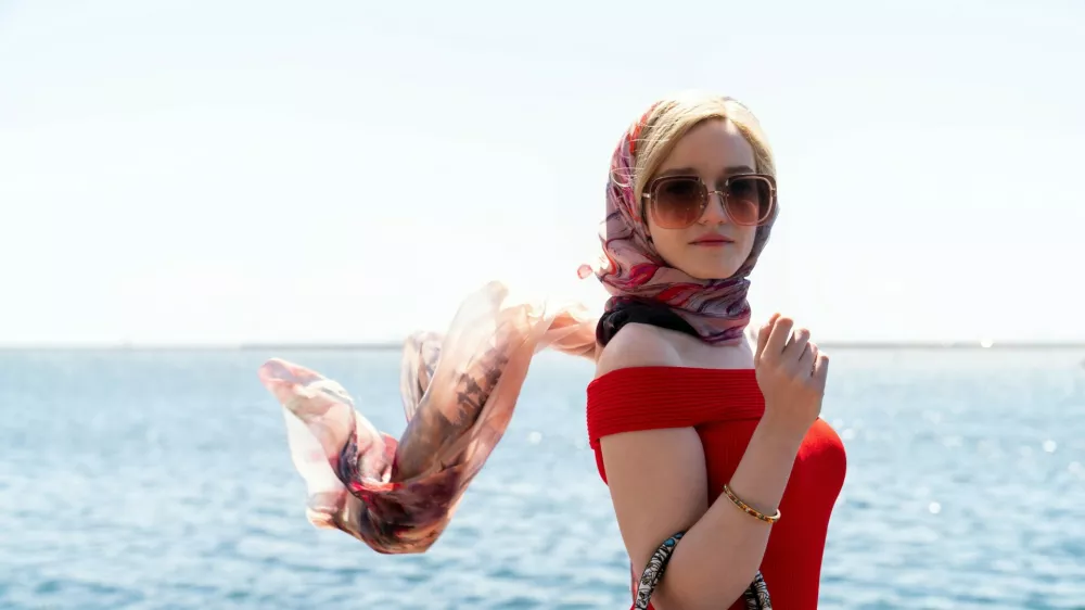 Njen lik je v seriji Inventing Anna prepričljivo odigrala Julia Garner. / Foto: Profimedia