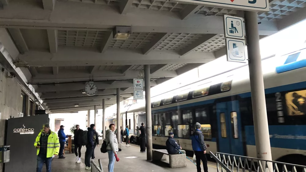 Železni&scaron;ka postaja Jesenice