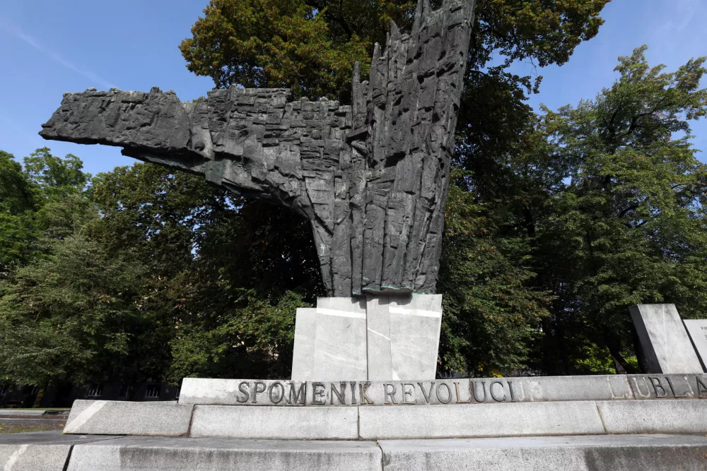 24.08.2026 - zanemarjeni spomenikispomenik revolucijeFoto: Tomaž Skale