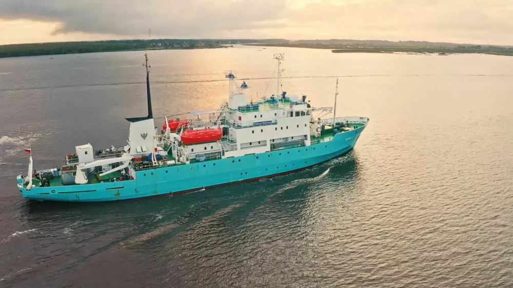 A screengrab from an archive video shot in July 2022 shows Professor Molchanov, a Russian ship afloat in Arkhangelsk, Russia, which, according to officials, was seized by Norway in the Arctic. Alexander Ermolin/Handout via REUTERS  THIS IMAGE HAS BEEN SUPPLIED BY A THIRD PARTY. MANDATORY CREDIT. VERIFICATION: - Church, buildings, trees and river matched satellite and archive imagery - Vessel identity verified by the mast, bridge and hull which matched archive imagery - Vessel also has name written on side of ship