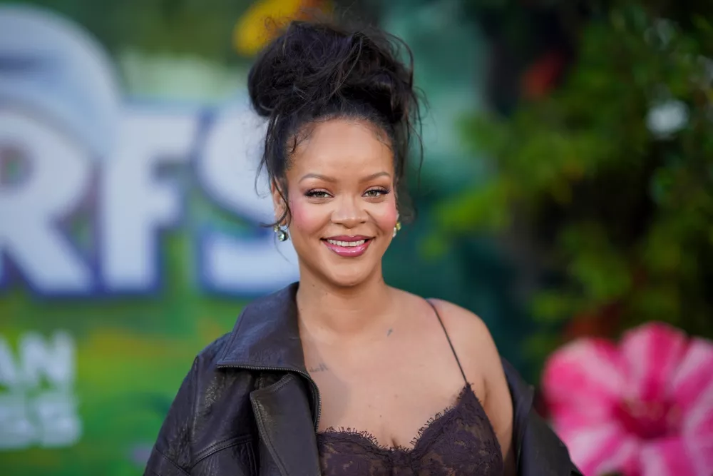 FILE - Rihanna arrives at the premiere of "Smurfs" on Sunday, July 13, 2025, at Paramount Studios in Los Angeles. (Photo by Jordan Strauss/Invision/AP, File) / Foto: Jordan Strauss