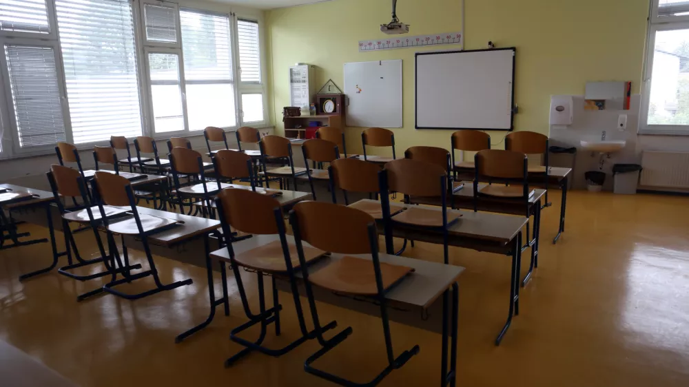 03.08.2021 Simbolična Fotografija- prazen rared, učilnica, &scaron;ola FOTO: Tomaž Skale