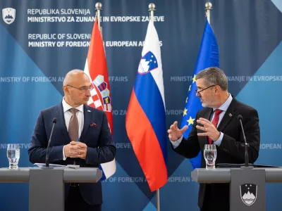 Ljubljana, Ministrstvo za zunanje in evropske zadeve.Obisk hrvaskega zunanjega ministra Gordana Grlica Radmana.Novinarska konferenca zunanjih ministrov Slovenije in Hrvaske, Toneta Kajzerja in Gordana Grlica Radmana.