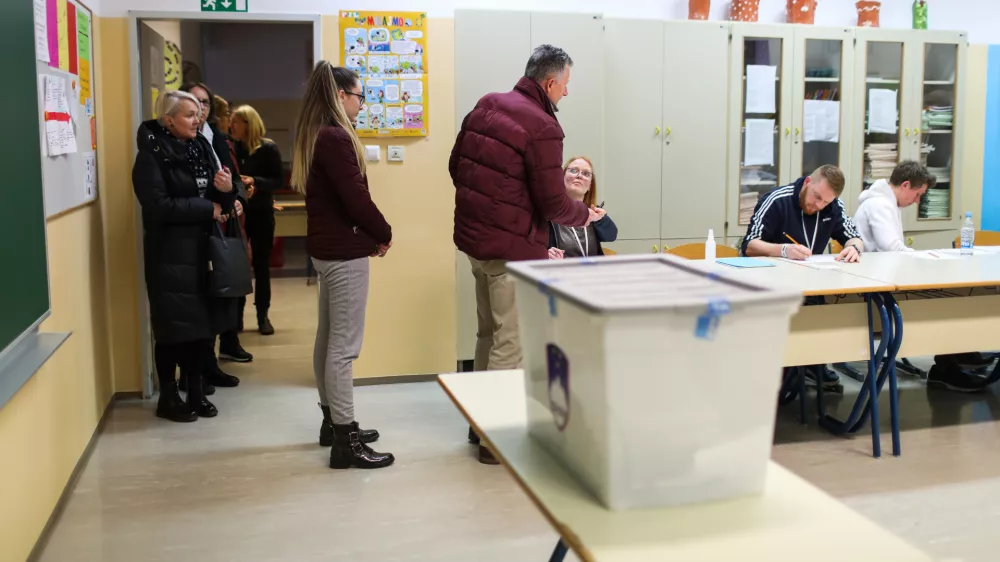 - Osnovna &scaron;ola Komenda Moste- 04.12.2022 - Lokalne volitve 2022 - drugi krog - volitve župana //FOTO: Bojan Veliknja