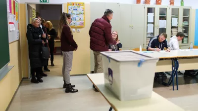 - Osnovna šola Komenda Moste- 04.12.2022 - Lokalne volitve 2022 - drugi krog - volitve župana //FOTO: Bojan Veliknja