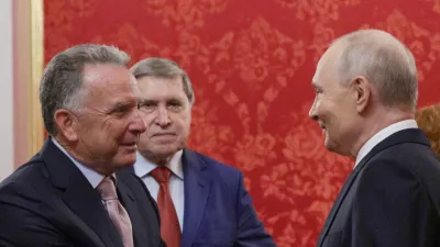 Russian President Vladimir Putin greets U.S. Special Envoy Steve Witkoff during a meeting at the Kremlin in Moscow, Russia, September 5, 2026. Sputnik/Gavriil Grigorov/Pool via REUTERS ATTENTION EDITORS - THIS IMAGE WAS PROVIDED BY A THIRD PARTY.