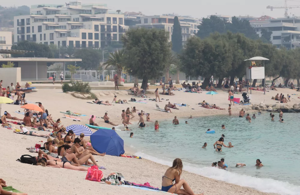 06.09.2026.,Split-Velik brojsplicana iskoristio nedjelju za uzivanje na plazi uoci najvljenog osvjezenje koje dolazi krajem iduceg tjedna. Photo: Ivo Cagalj/PIXSELL