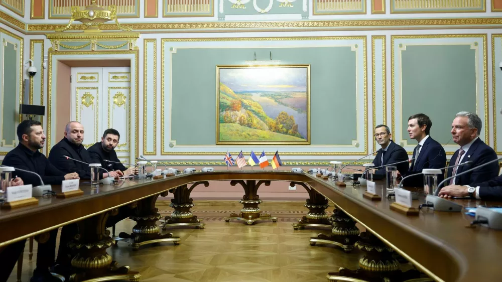 Ukraine's President Volodymyr Zelenskiy, Jared Kushner, U.S. President Donald Trump's son-in-law, and U.S. Special Envoy Steve Witkoff, representatives of Britain, France and Germany, attend a meeting, amid Russia's attack on Ukraine, in Kyiv, Ukraine, September 6, 2026. REUTERS/Valentyn Ogirenko