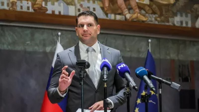 Ljubljana, DZ.Izredna seja DZ, na kateri so obravnavali zahtevo Specializiranega drzavnega tozilstva za odlocitev o dovoljenju za zacetek kazenskega postopka zoper poslanca Svobode Roberta Goloba v zadevi Bobnar.Izjava za medije predsednika DZ Zorana Stevanovica.
