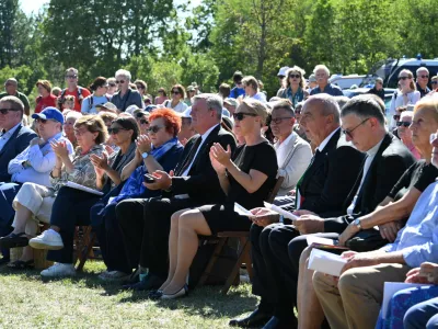 Italija, Bazovica.Drzavna sekretarka Helena Jaklitsch se je v Bazovici udelezila osrednje spominske slovesnosti ob 96. obletnici ustrelitve bazoviskih junakov. Na dogodku, ki ga pripravil Odbor za proslavo bazoviskih junakov pri Narodni in studijski knjiznici Trst, je zbrane tudi pozdravila.Foto: USZS
