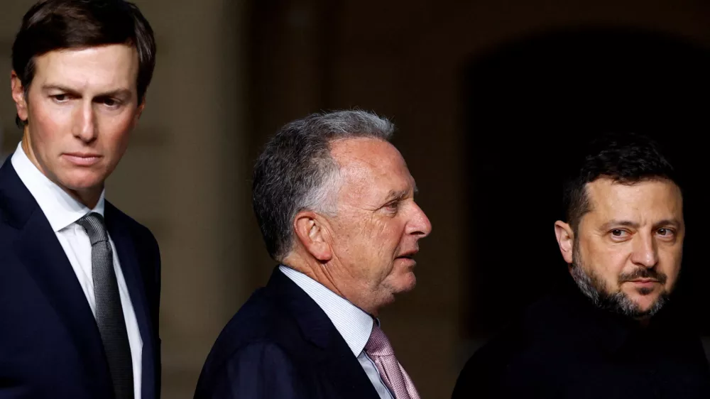 Ukraine's President Volodymyr Zelenskiy, U.S. Special Envoy Steve Witkoff and Jared Kushner, U.S. President Donald Trump's son-in-law, after a joint news conference, amid Russia's attack on Ukraine, in Kyiv, Ukraine September 6, 2026. REUTERS/Valentyn Ogirenko   TPX IMAGES OF THE DAY