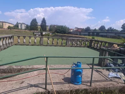 Na starem stadionu začasno prenovili streho