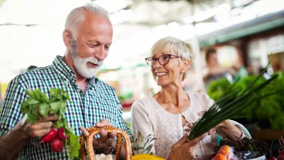 Ni vseeno, kaj naberemo v trgovini ali na tržnici. / Foto: Istock