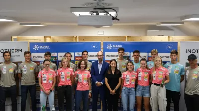 - Podpis sponzorske pogodbe maed Smučarsko zvezo in podjetjem Inotherm d.o.o.- Luka Steiner,- Nina Šenk Kosem, direktorica podjetja Inotherm d.o.o.- 07.09.2026. - Tiskovna konferenca smučarjev in smučark skakalk pred začetkom sezone v smučarskih skokih in poletih.