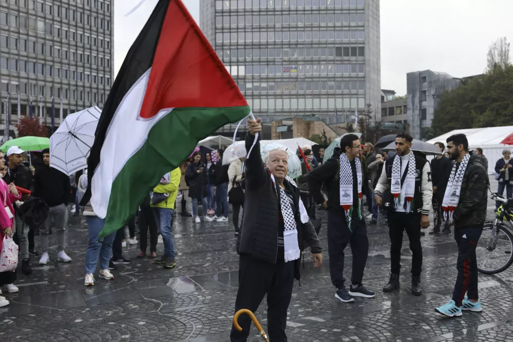 - palestinska zastava- 19.10.2023 &ndash; Trg republike &ndash; Shod za Palestino, ki ga je pod geslom Konec nasilju - konec apartheidu, pripravilo gibanje za pravice Palestincev zaradi nedavne eskalacije nasilja v Izraelu in Palestini //FOTO: Luka Cjuha
