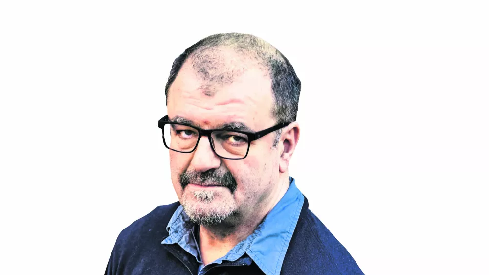 Ahmed Burić, kolumnist Dnevnika------COLORPSAV PERMANENT PROSIM !!!