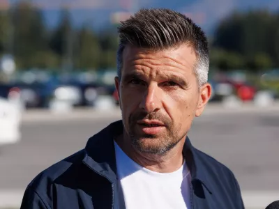 Brnik, Letalisce Jozeta Pucnika.Medijski termin pred odhodom clanske ekipe NK Celje v Koln.Novi trener NK Celje Zoran Zeljkovic.