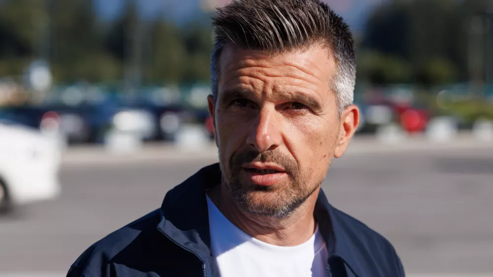 Brnik, Letalisce Jozeta Pucnika.Medijski termin pred odhodom clanske ekipe NK Celje v Koln.Novi trener NK Celje Zoran Zeljkovic.