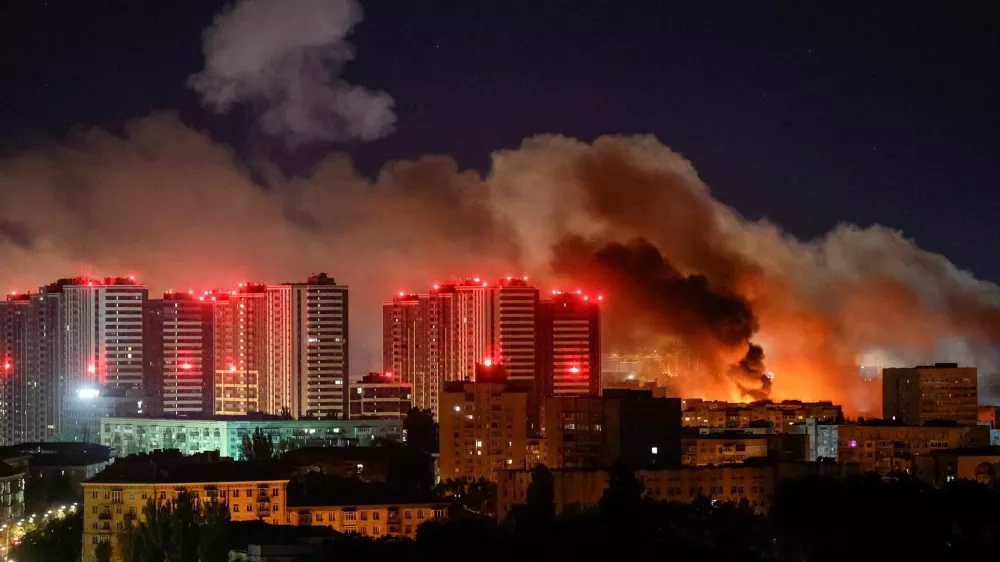 Smoke rises in the city during a Russian missile strike, amid Russia's attack on Ukraine, in Kyiv, Ukraine September 8, 2026. REUTERS/Gleb Garanich   TPX IMAGES OF THE DAY